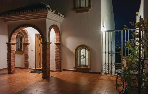 Amazing home in Fuengirola Malaga with WiFi and 3 Bedrooms - image 14