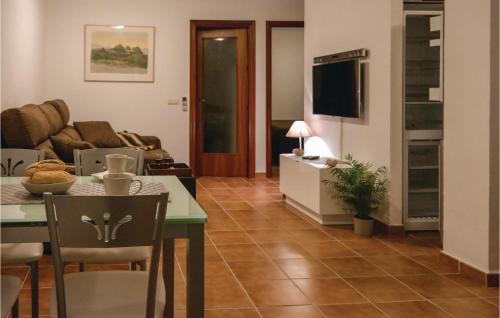 Amazing home in Fuengirola Malaga with WiFi and 3 Bedrooms - image 6