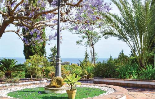 Beautiful home in Estepona with Outdoor swimming pool WiFi and 5 Bedrooms - image 5