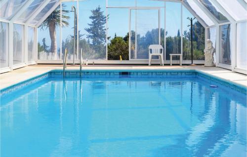 Beautiful home in Estepona with Outdoor swimming pool WiFi and 5 Bedrooms - image 10
