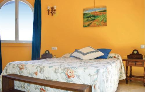 Beautiful home in Estepona with Outdoor swimming pool WiFi and 5 Bedrooms - image 12