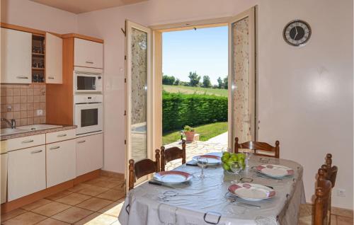 virtuve, Lovely Home In Savignac-Ledrier in Savignac-Ledrier