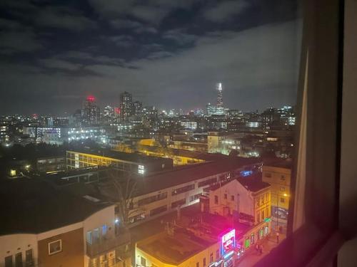 CITY SKYLINE VIEWS 1Bed Studio Apartment Free WIFI & Netflix Sleeps 3 Perfect for Solo & Coupled Travelers, Londýn (fotografie 6)