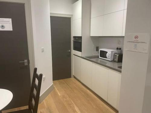 CITY SKYLINE VIEWS 1Bed Studio Apartment Free WIFI & Netflix Sleeps 3 Perfect for Solo & Coupled Travelers, Londýn (fotografie 7)