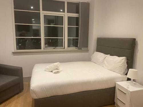 CITY SKYLINE VIEWS 1Bed Studio Apartment Free WIFI & Netflix Sleeps 3 Perfect for Solo & Coupled Travelers, Londýn (fotografie 10)