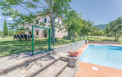  Awesome home in Arezzo AR with 6 Bedrooms, WiFi and Outdoor swimming pool, Pension in Policiano