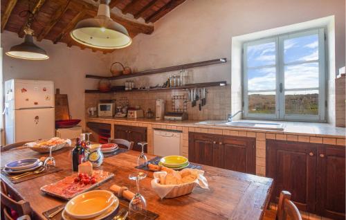 Amazing Home In Roccalbegna With Kitchen