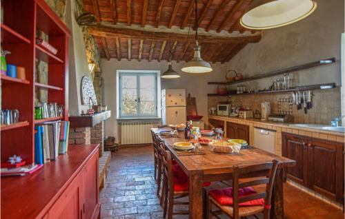 Amazing Home In Roccalbegna With Kitchen