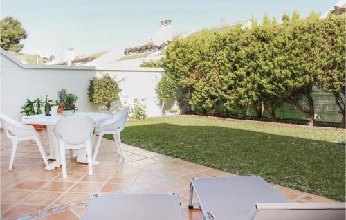 Amazing home in Fuengirola w/ WiFi 5 Bedrooms and Outdoor swimming pool - image 7