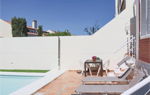 Amazing home in Fuengirola w/ WiFi 5 Bedrooms and Outdoor swimming pool - image 12