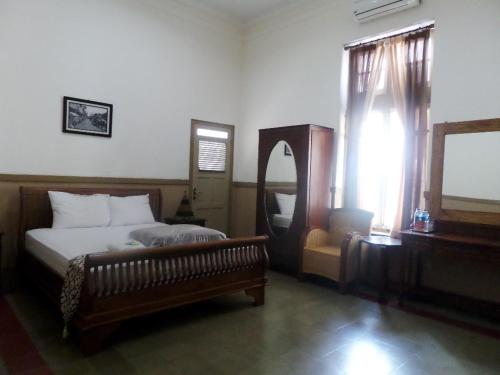 Deluxe Double or Twin Room image 10