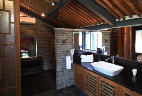 Bathroom, Brickyard Retreat at Mutianyu Great Wall in Huairou District