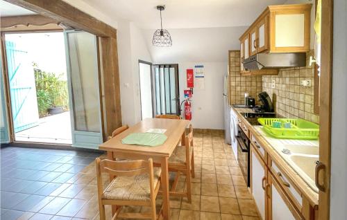 Konyha, Holiday Home Mesnil St Pere Cottages De Port in Mesnil Saint Pere