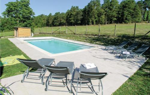 Peldbaseins, Stunning Home In Eyliac in Saint-Pierre-de-Chignac