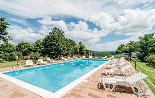  Amazing apartment in Castiglione d,Lago PG with WiFi and Outdoor swimming pool, Unterkunft in Strada