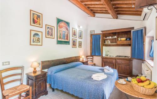  Amazing apartment in Castiglione d,Lago PG with WiFi and Outdoor swimming pool in Strada