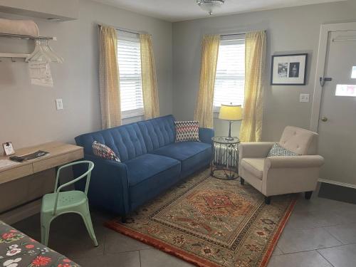 Modern Homestead Guest House in Reedsville, USA