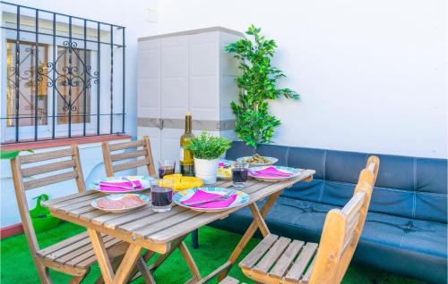  Amazing apartment in Benahavis with 2 Bedrooms and WiFi in Estepona