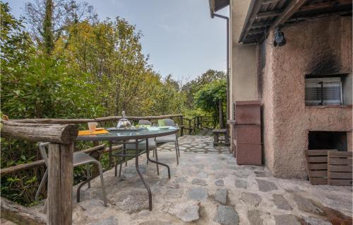 Awesome home in Fabbriche di Vallico with 3 Bedrooms and WiFi