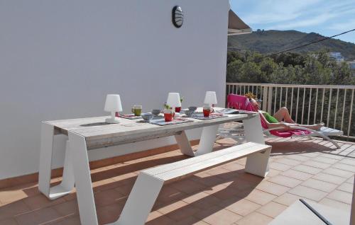 Three-Bedroom Holiday home Roses with Sea View 07 - image 10