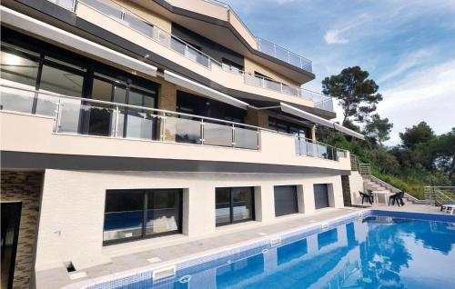 Amazing home in Santa Susanna with 6 Bedrooms, WiFi and Outdoor swimming pool - Santa Susanna