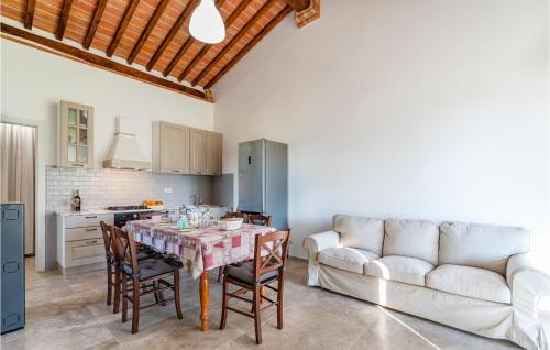 Stunning home in Colle di Val d'Elsa with Outdoor swimming pool Sauna and 2 Bedrooms - image 13