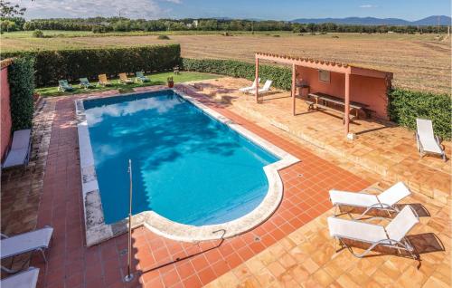 Piscina, Stunning home in Riudellots with 8 Bedrooms, WiFi and Outdoor swimming pool in Riudellots De La Selva
