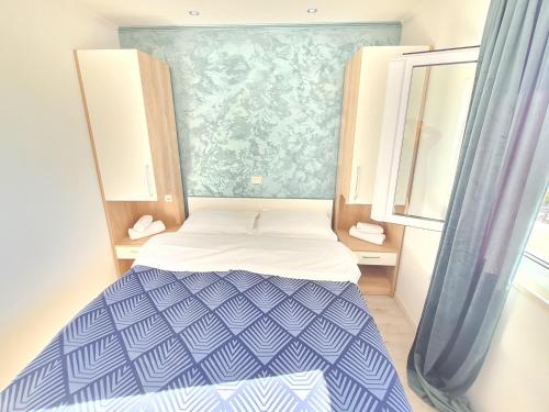 One-Bedroom Apartment with Balcony and Sea View image 4