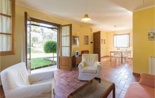  Awesome home in Camaiore LU with 2 Bedrooms and Outdoor swimming pool in Corsanico-Bargecchia