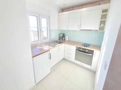 One-Bedroom Apartment with Balcony and Sea View image 7