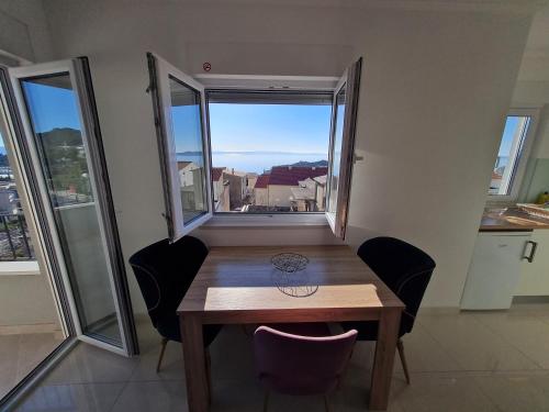 One-Bedroom Apartment with Balcony and Sea View image 8