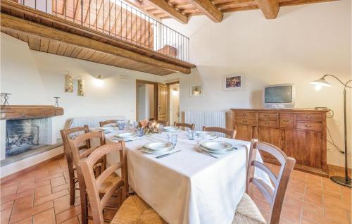  Amazing apartment in Larciano PT with 1 Bedrooms, Internet and Outdoor swimming pool in Lamporecchio