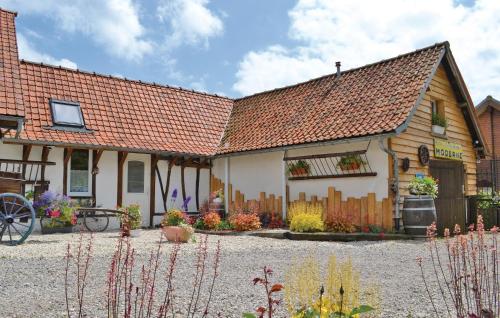 Gorgeous Home In Senlecques With Kitchen