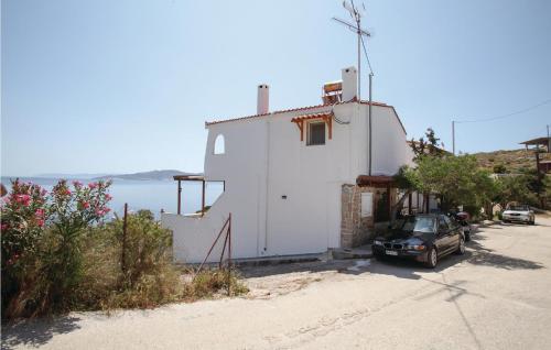  Holiday Home Keratea with Hot Tub I in Vromopoúsi