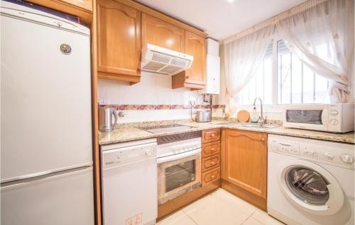 Amazing apartment in Oropesa del Mar w/ Indoor swimming pool Outdoor swimming pool and 2 Bedrooms - image 14