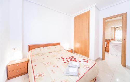 Amazing apartment in Oropesa del Mar w/ Indoor swimming pool Outdoor swimming pool and 2 Bedrooms - image 8