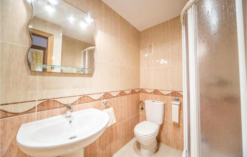 Amazing apartment in Oropesa del Mar w/ Indoor swimming pool Outdoor swimming pool and 2 Bedrooms - image 12
