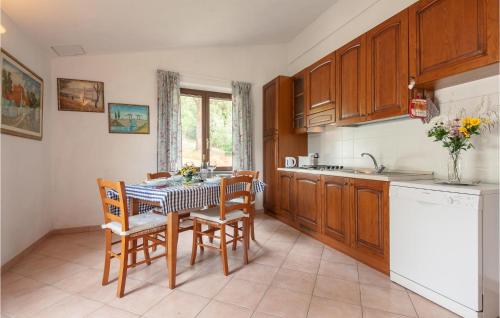  Pet Friendly Apartment In Pieve Di Santa Luce in Pieve di Santa Luce