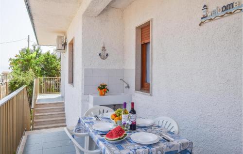  1 Bedroom Stunning Apartment In Briatico in Briatico