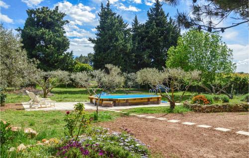 Two-Bedroom Holiday Home in FONTVIEILLE gîte à louer Saint-Étienne-du-Grès