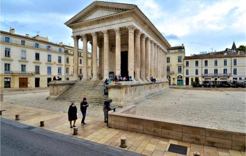 Awesome Home In Mjannes-le-clap With Outdoor Swimming Pool