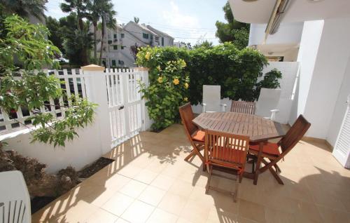 Two-Bedroom Apartment in Puerto de Alcudia - image 2