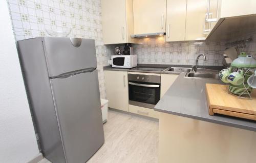 Two-Bedroom Apartment in Puerto de Alcudia - image 5