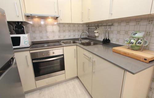Two-Bedroom Apartment in Puerto de Alcudia - image 13