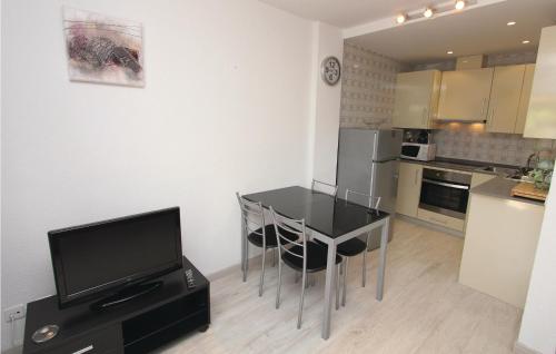 Two-Bedroom Apartment in Puerto de Alcudia - image 14