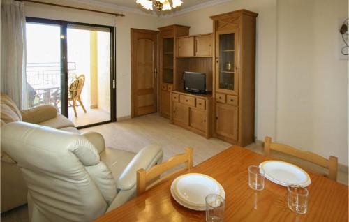 Nice apartment in Santa Pola w/ 2 Bedrooms - image 10