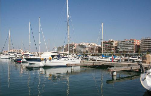 Nice apartment in Santa Pola w/ 2 Bedrooms - image 7