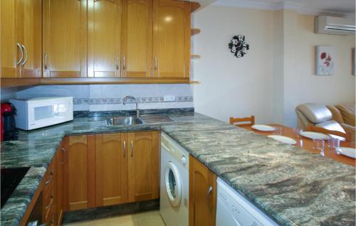 Nice apartment in Santa Pola w/ 2 Bedrooms - image 12