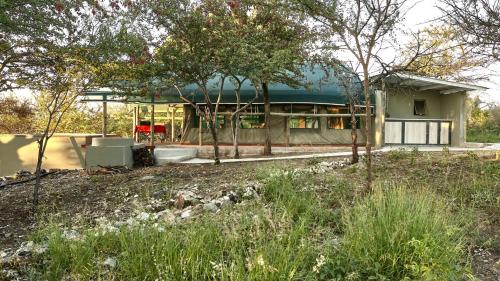Instalações, ZuriCamp - Tent Madini in Tsumeb