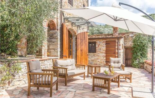 Awesome Home In Pieve A Elici -lu- With 4 Bedrooms And Wifi
